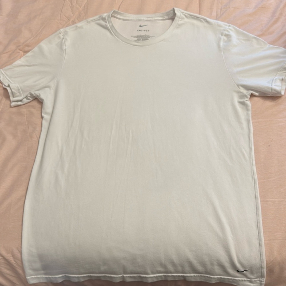 Men’s white Nike drifit